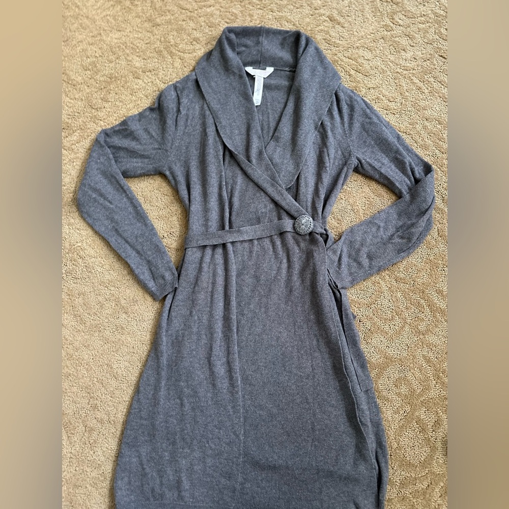 Gilligan & O'Malley Gray Robe. Soft knit fabric with waist tie. Beautiful button